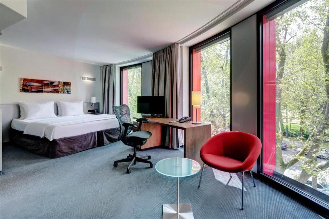 Hilton Garden Inn Stuttgart Neckarpark Екстериор снимка