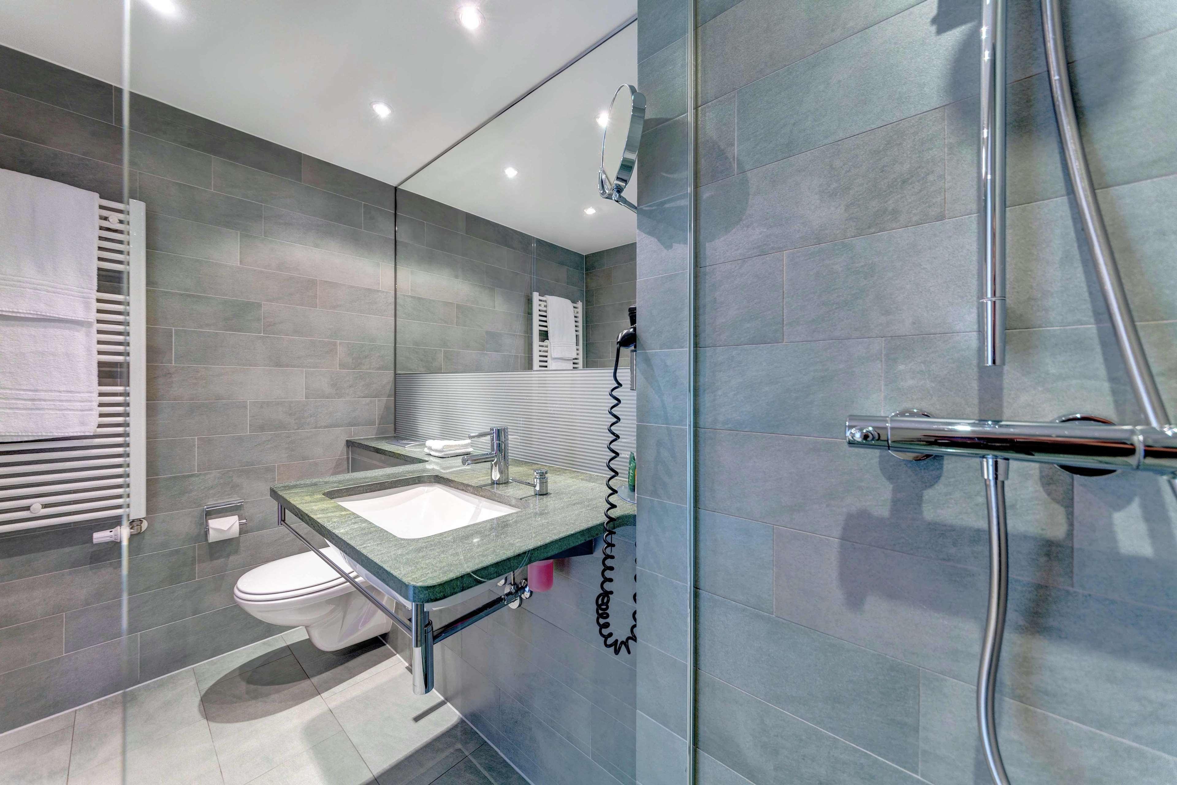 Hilton Garden Inn Stuttgart Neckarpark Екстериор снимка