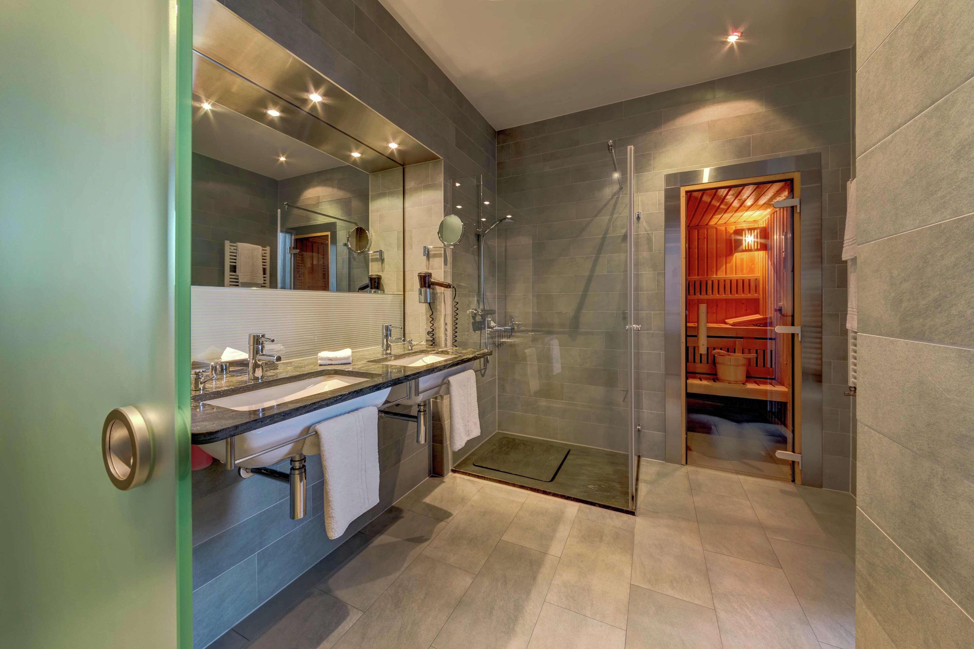 Hilton Garden Inn Stuttgart Neckarpark Екстериор снимка