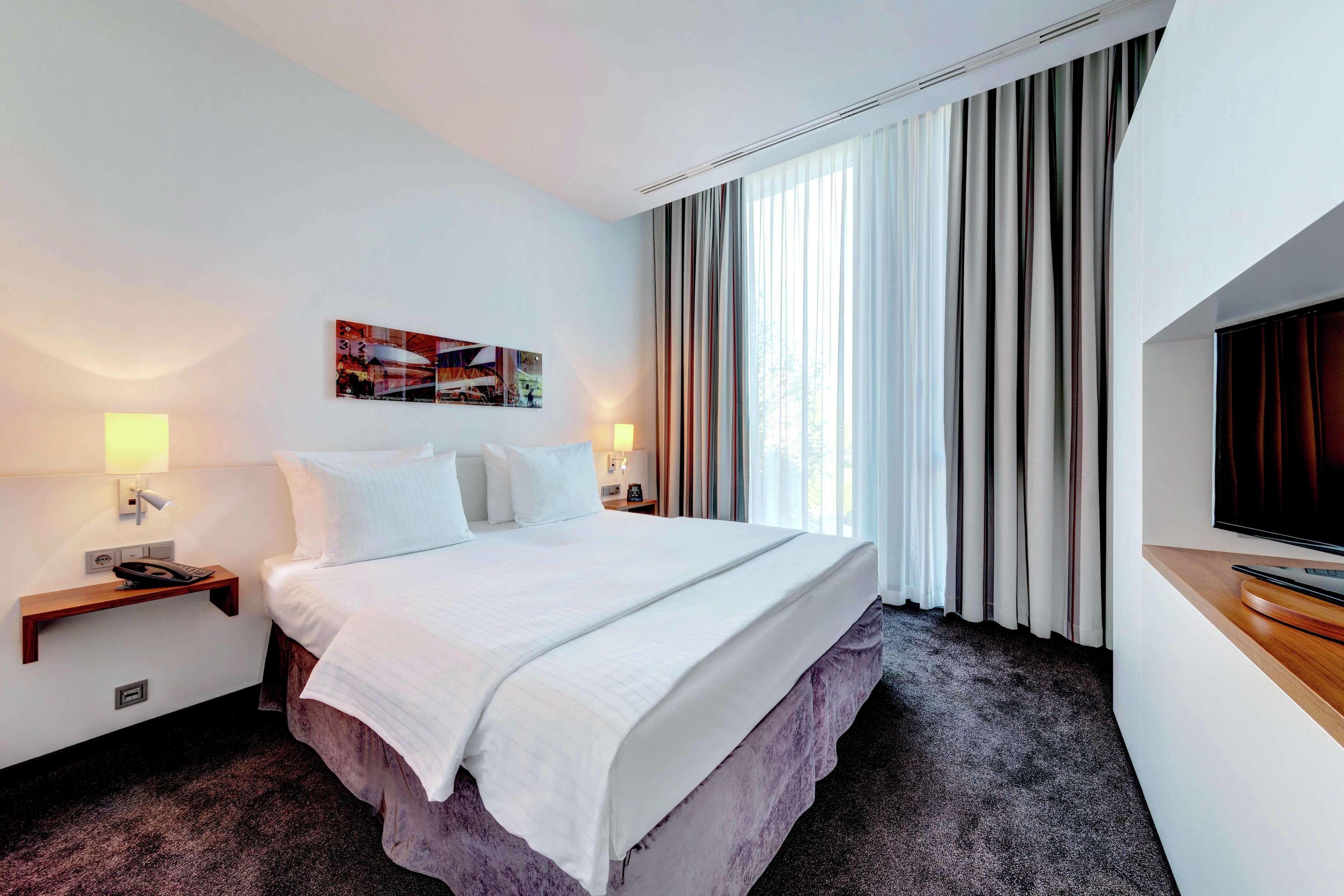 Hilton Garden Inn Stuttgart Neckarpark Екстериор снимка