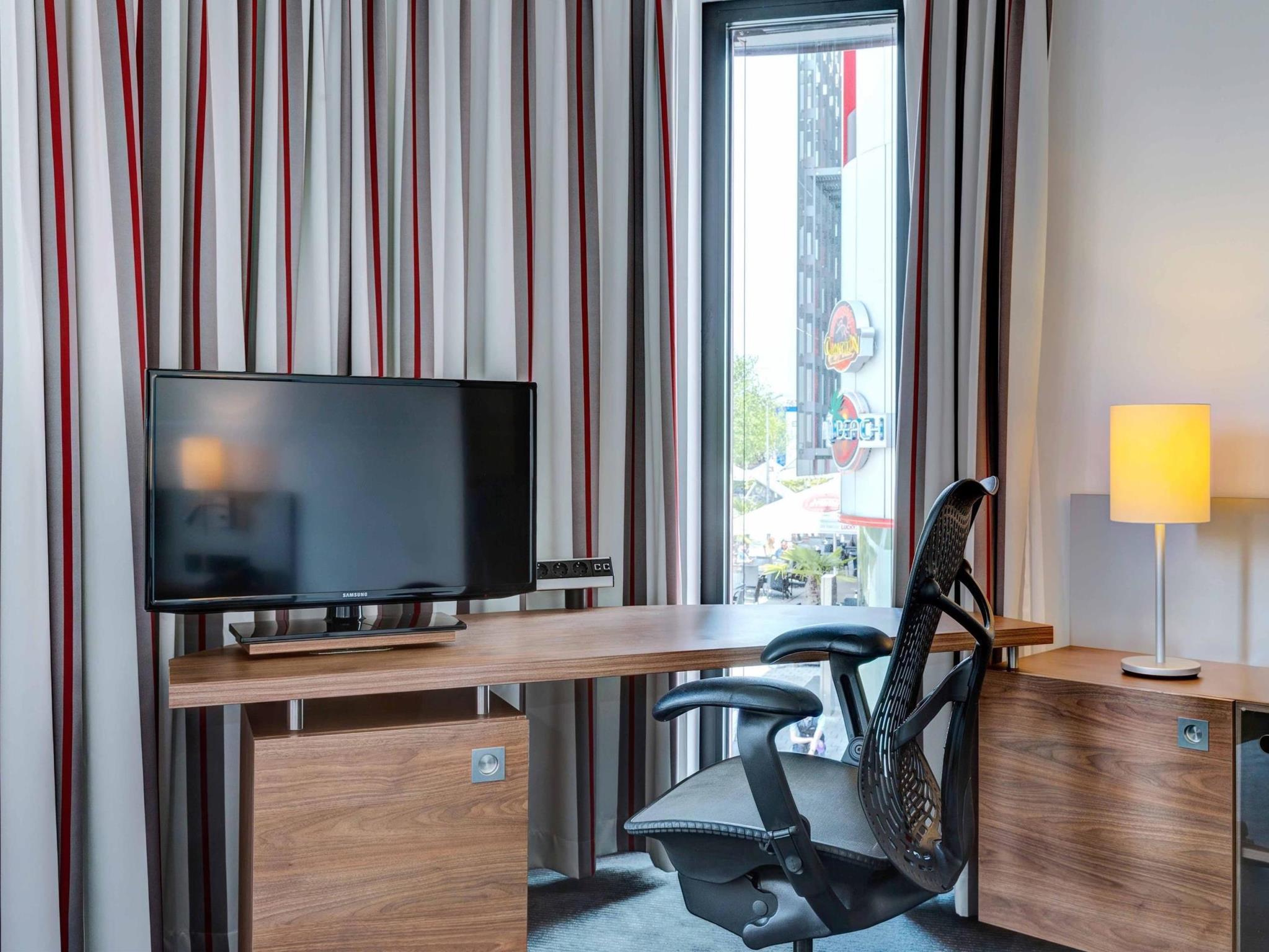 Hilton Garden Inn Stuttgart Neckarpark Екстериор снимка
