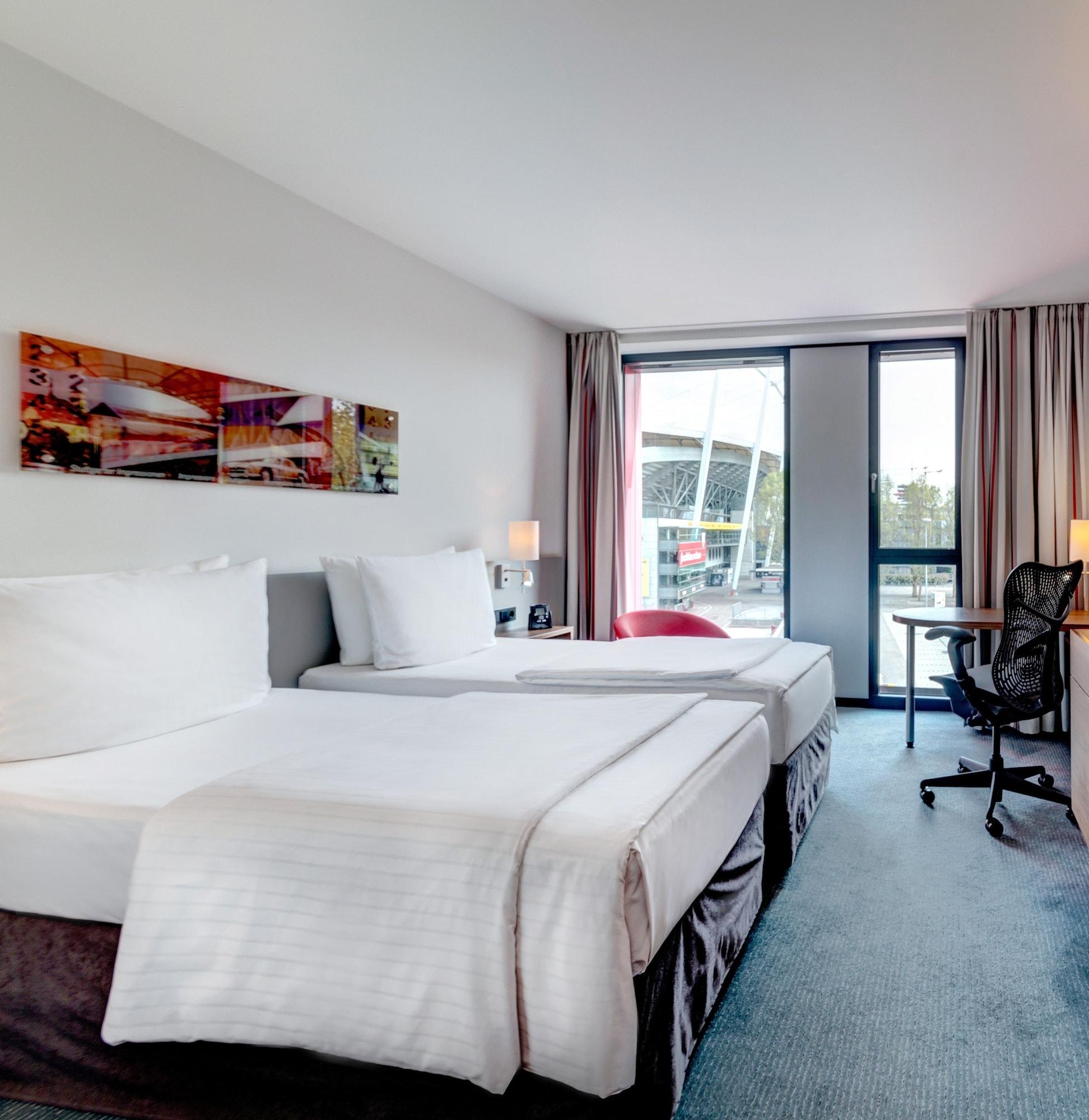 Hilton Garden Inn Stuttgart Neckarpark Екстериор снимка
