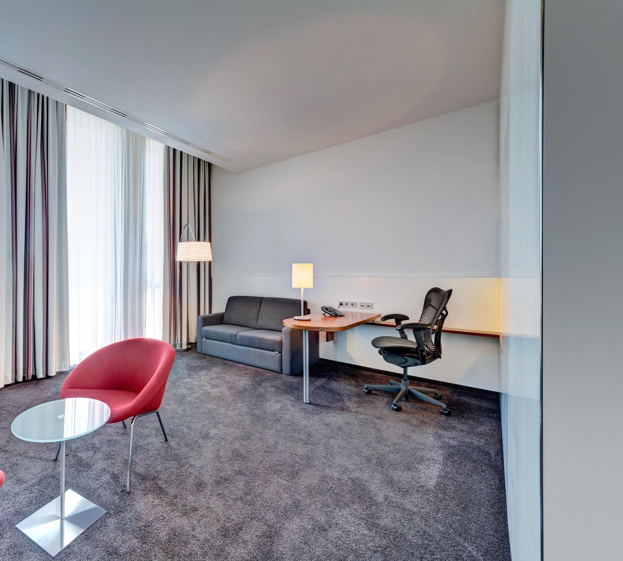 Hilton Garden Inn Stuttgart Neckarpark Екстериор снимка
