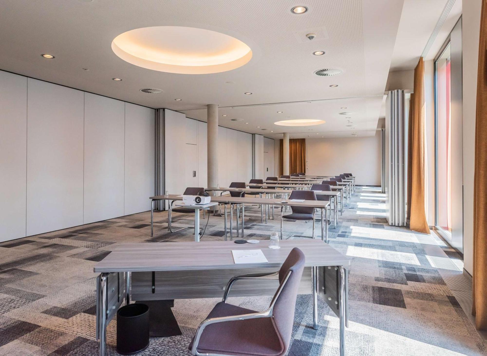 Hilton Garden Inn Stuttgart Neckarpark Екстериор снимка