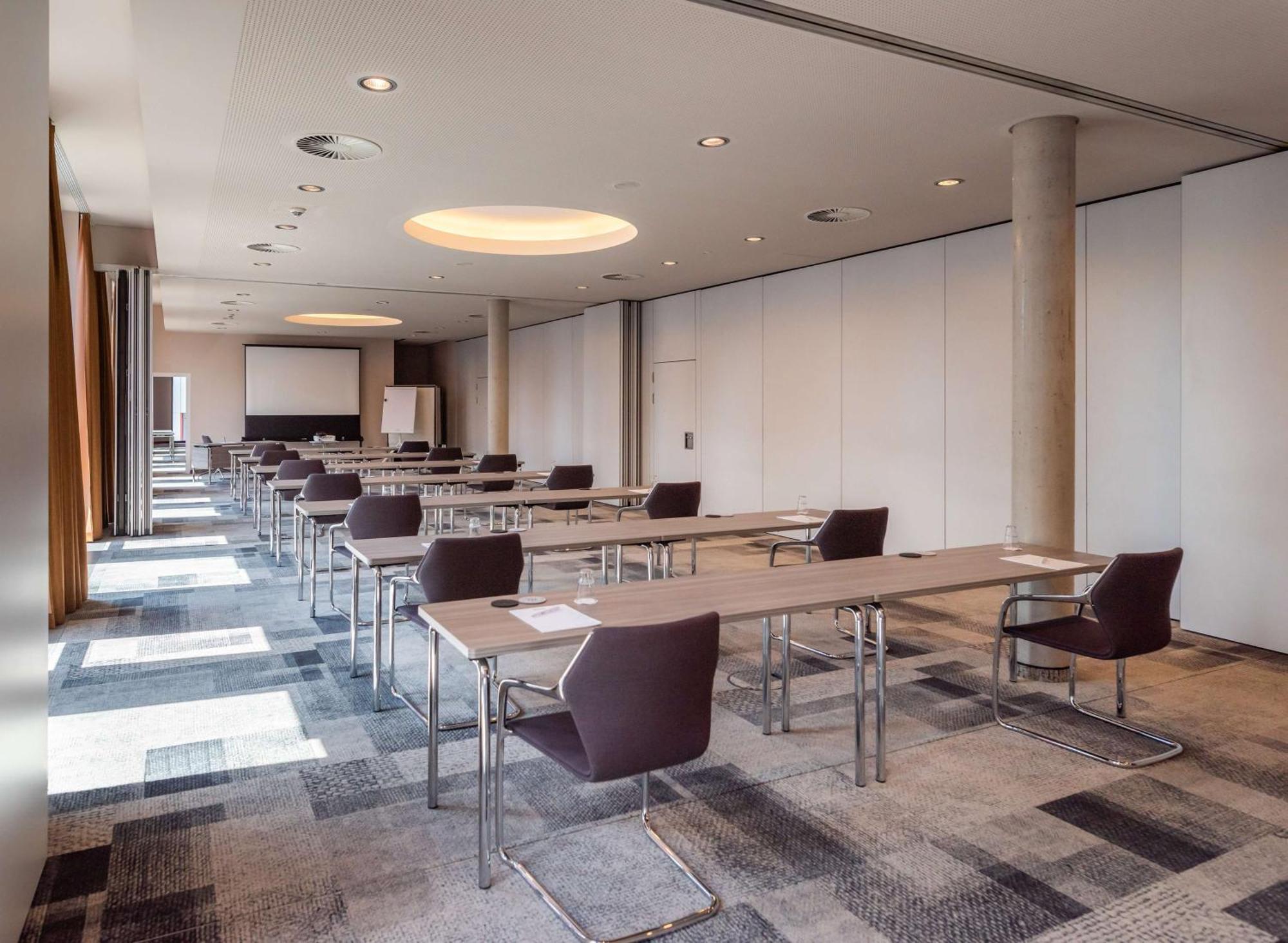 Hilton Garden Inn Stuttgart Neckarpark Екстериор снимка