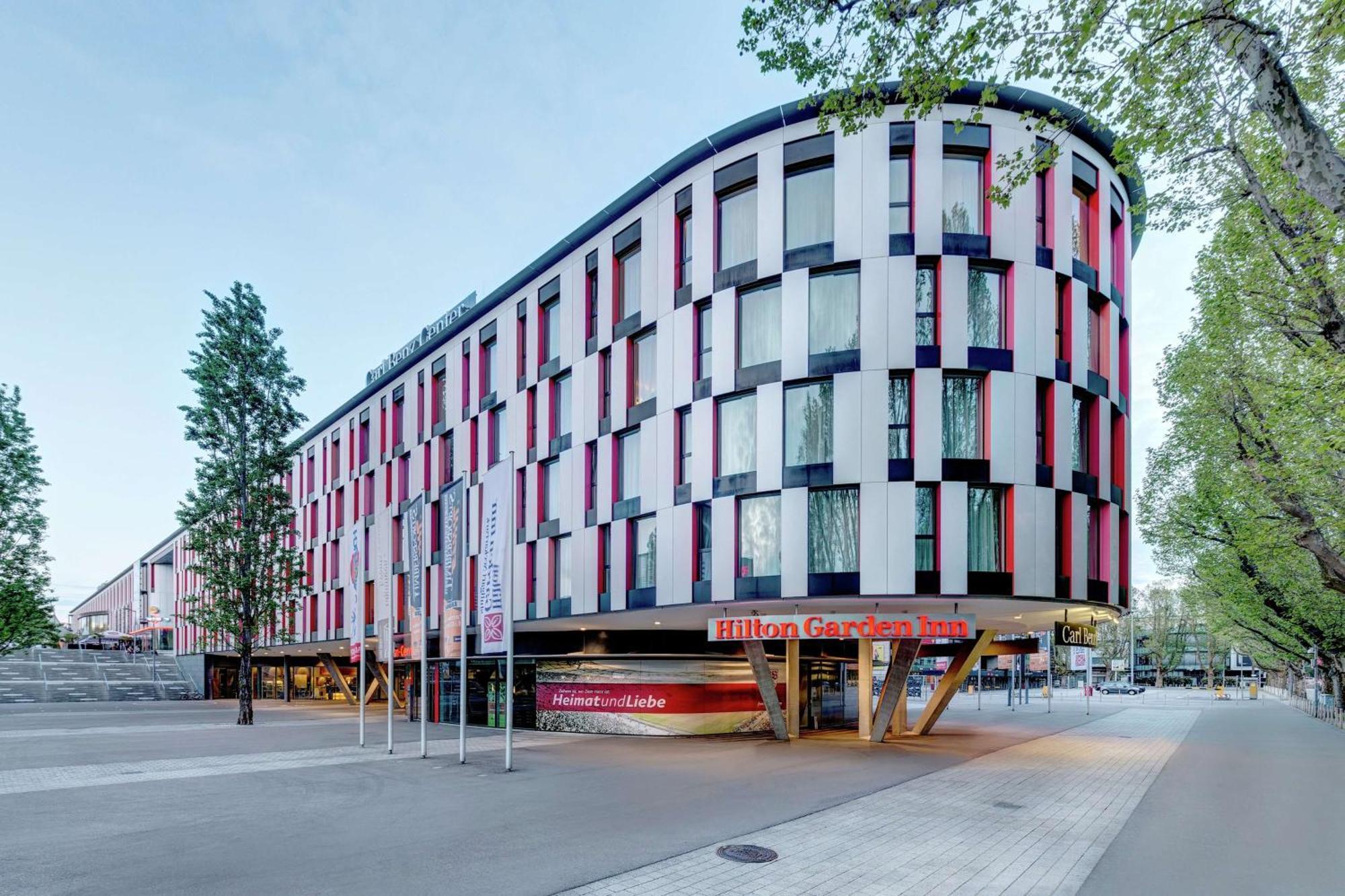 Hilton Garden Inn Stuttgart Neckarpark Екстериор снимка