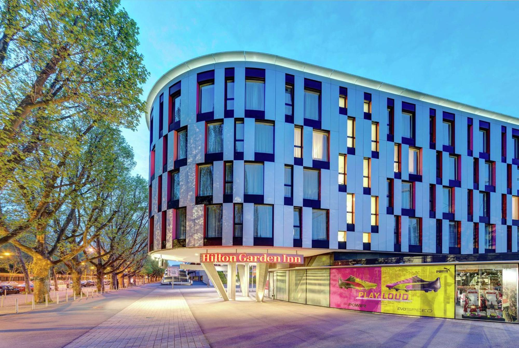 Hilton Garden Inn Stuttgart Neckarpark Екстериор снимка