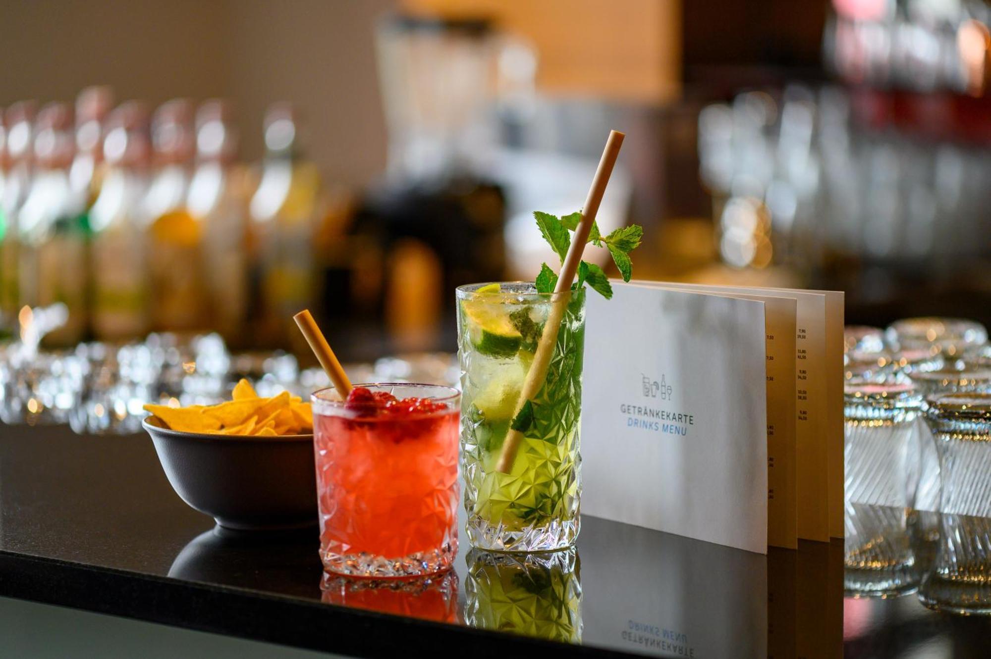 Hilton Garden Inn Stuttgart Neckarpark Екстериор снимка
