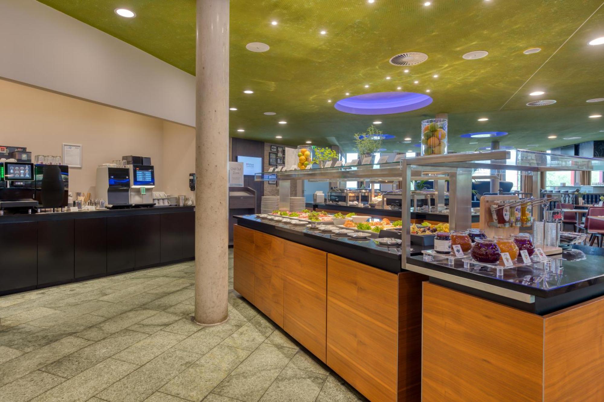 Hilton Garden Inn Stuttgart Neckarpark Екстериор снимка