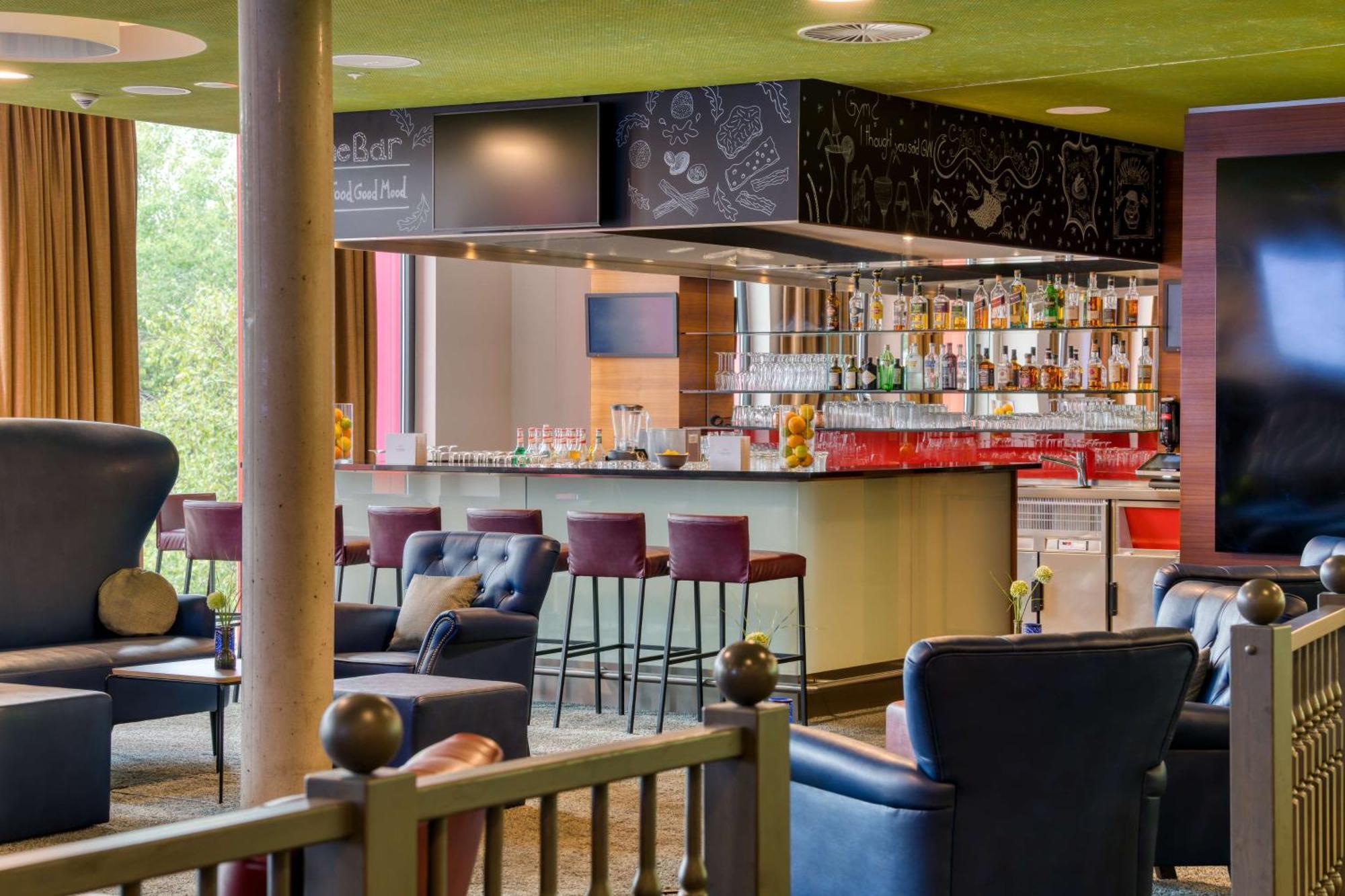 Hilton Garden Inn Stuttgart Neckarpark Екстериор снимка