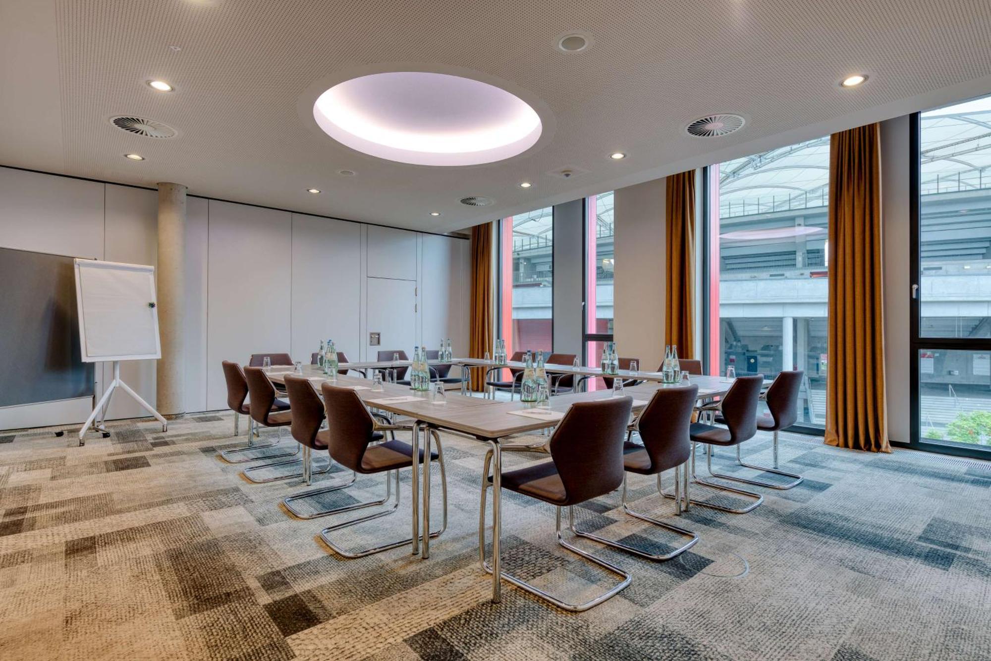 Hilton Garden Inn Stuttgart Neckarpark Екстериор снимка