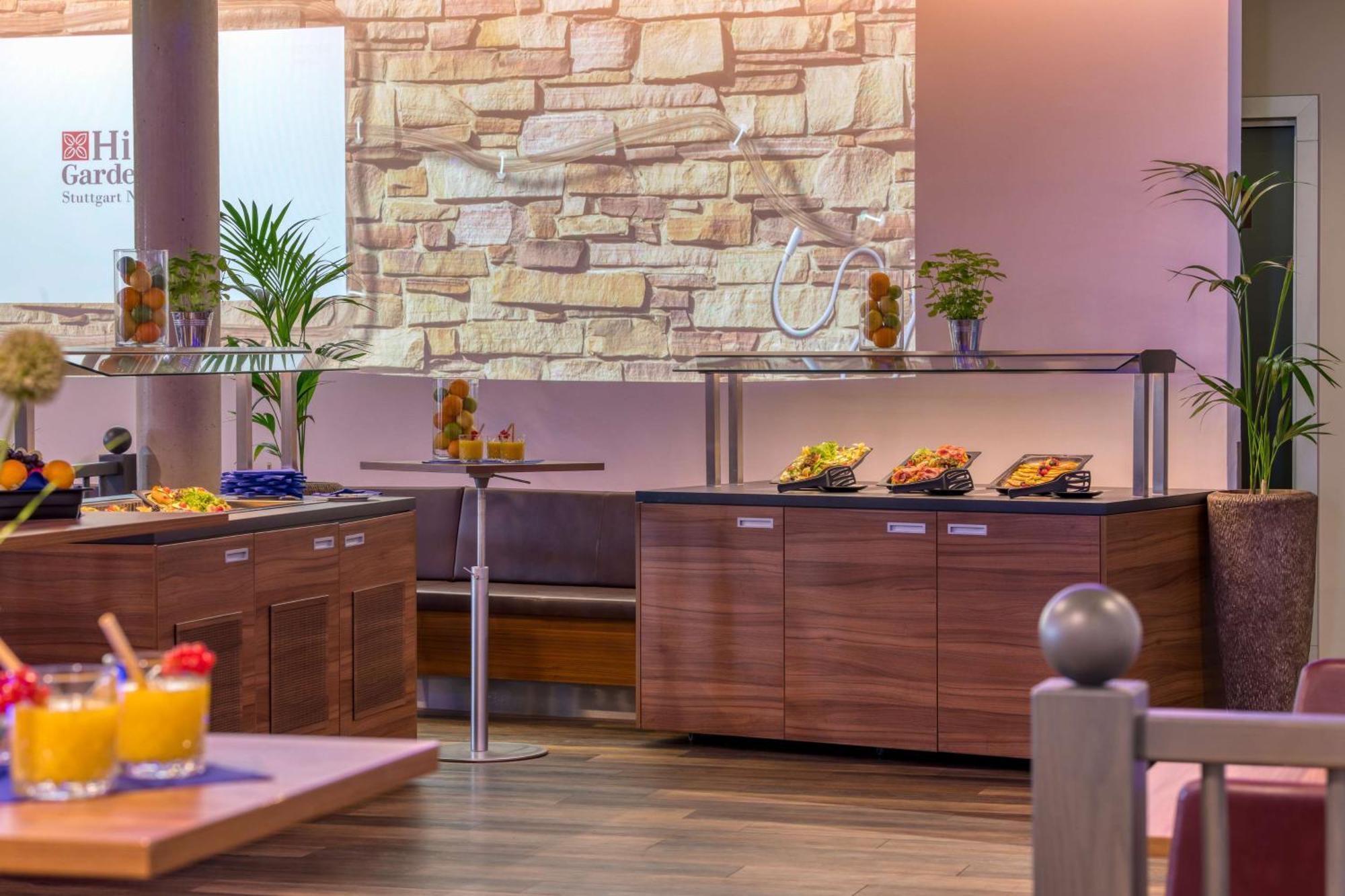 Hilton Garden Inn Stuttgart Neckarpark Екстериор снимка